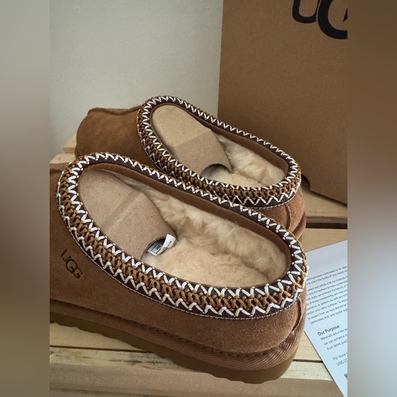 Size 8W - UGG Tasman Chestnut ON HAND - Picture 5 of 6